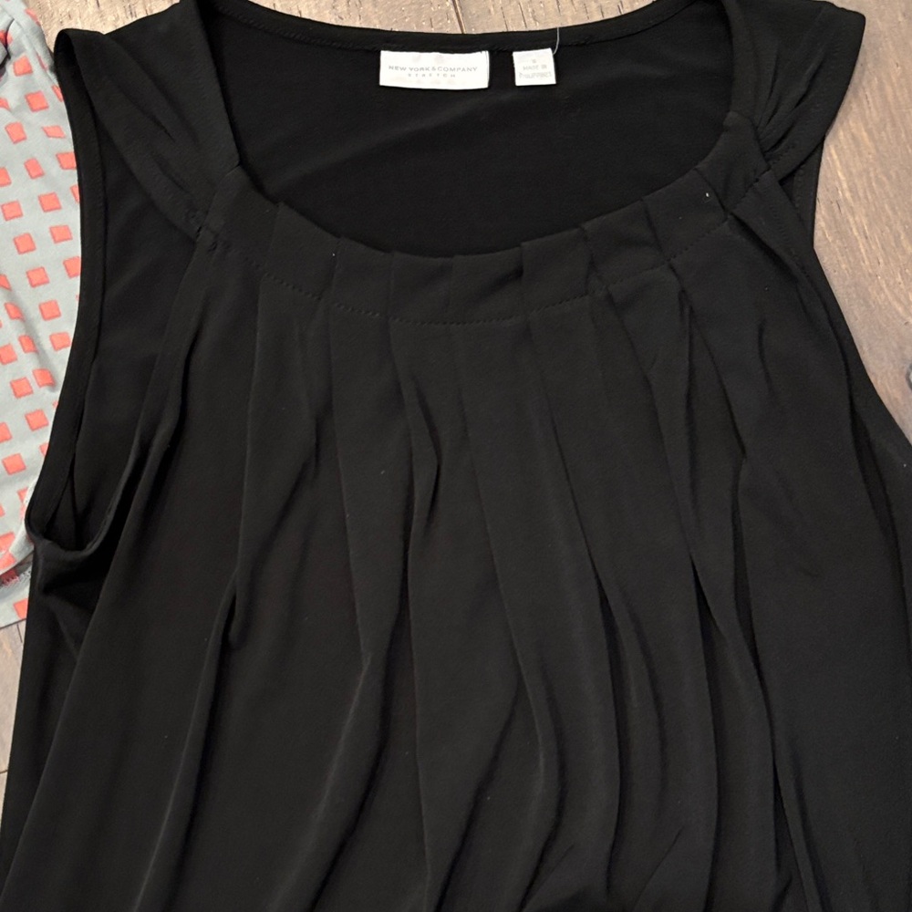 4 New York & Company Tops - Picture 3 of 5